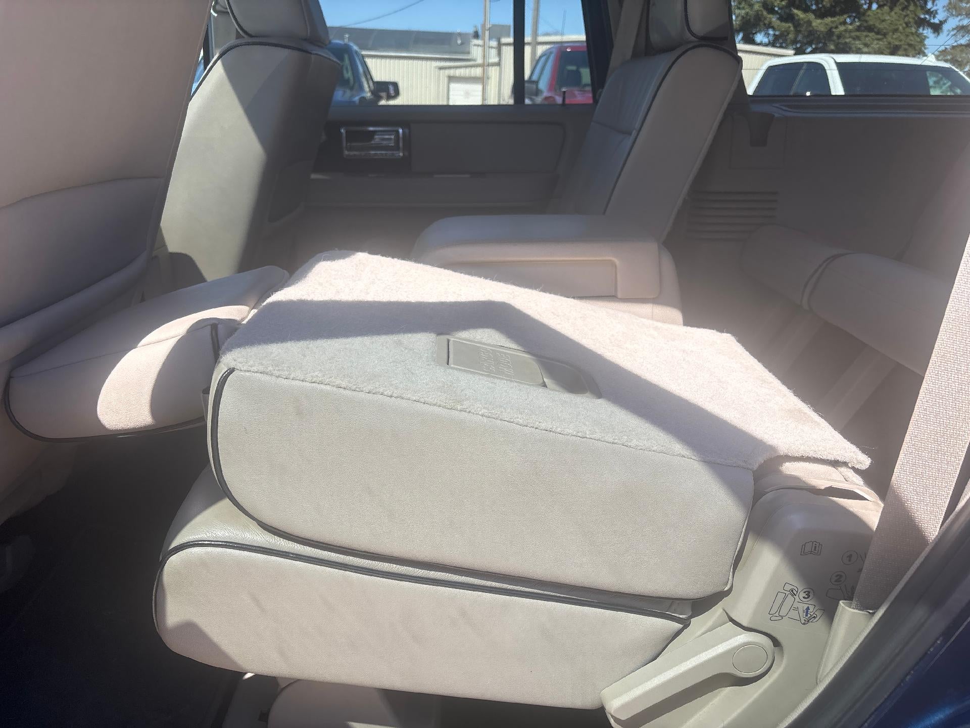 2007 Lincoln Navigator Base