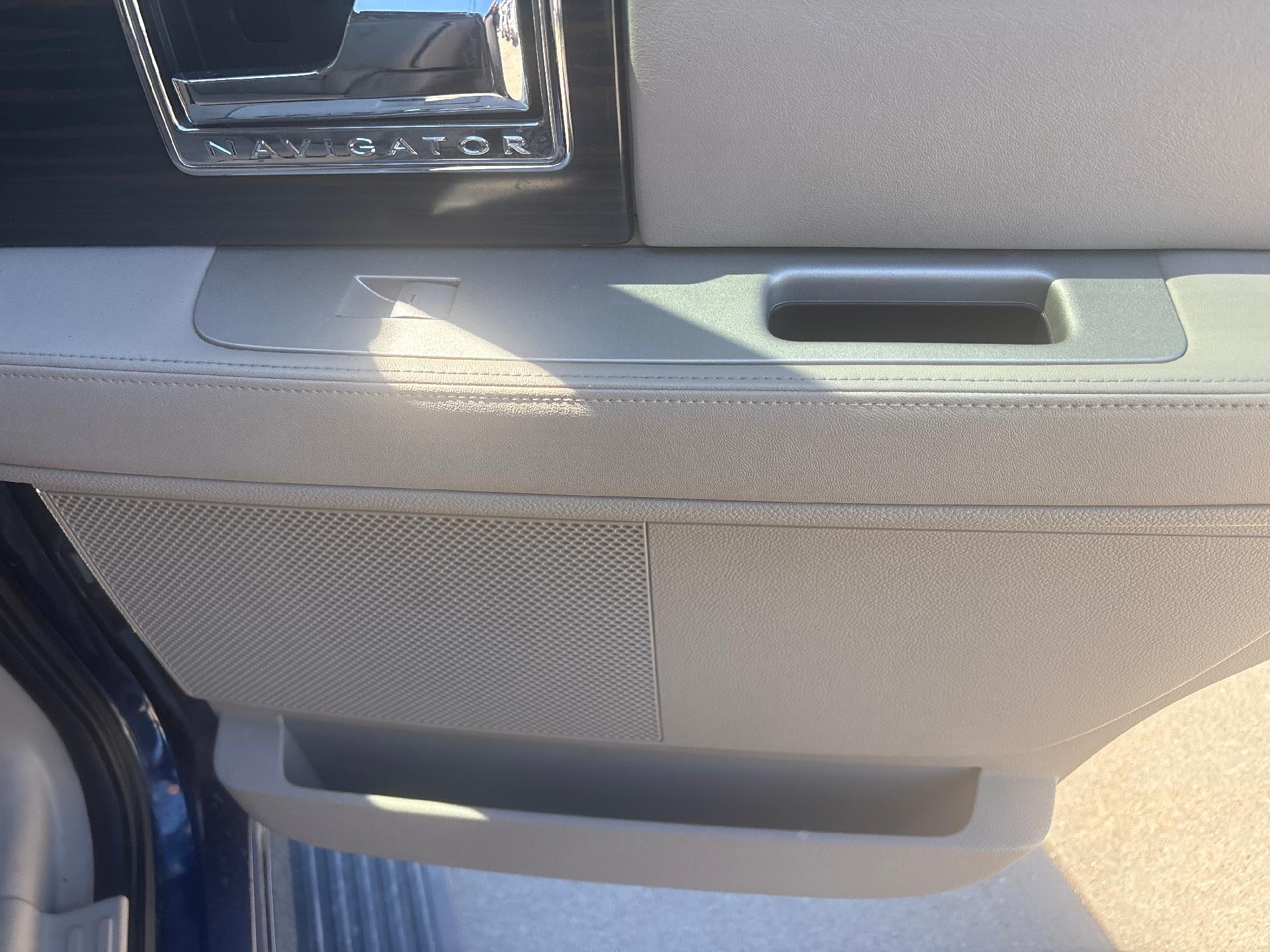 2007 Lincoln Navigator Base