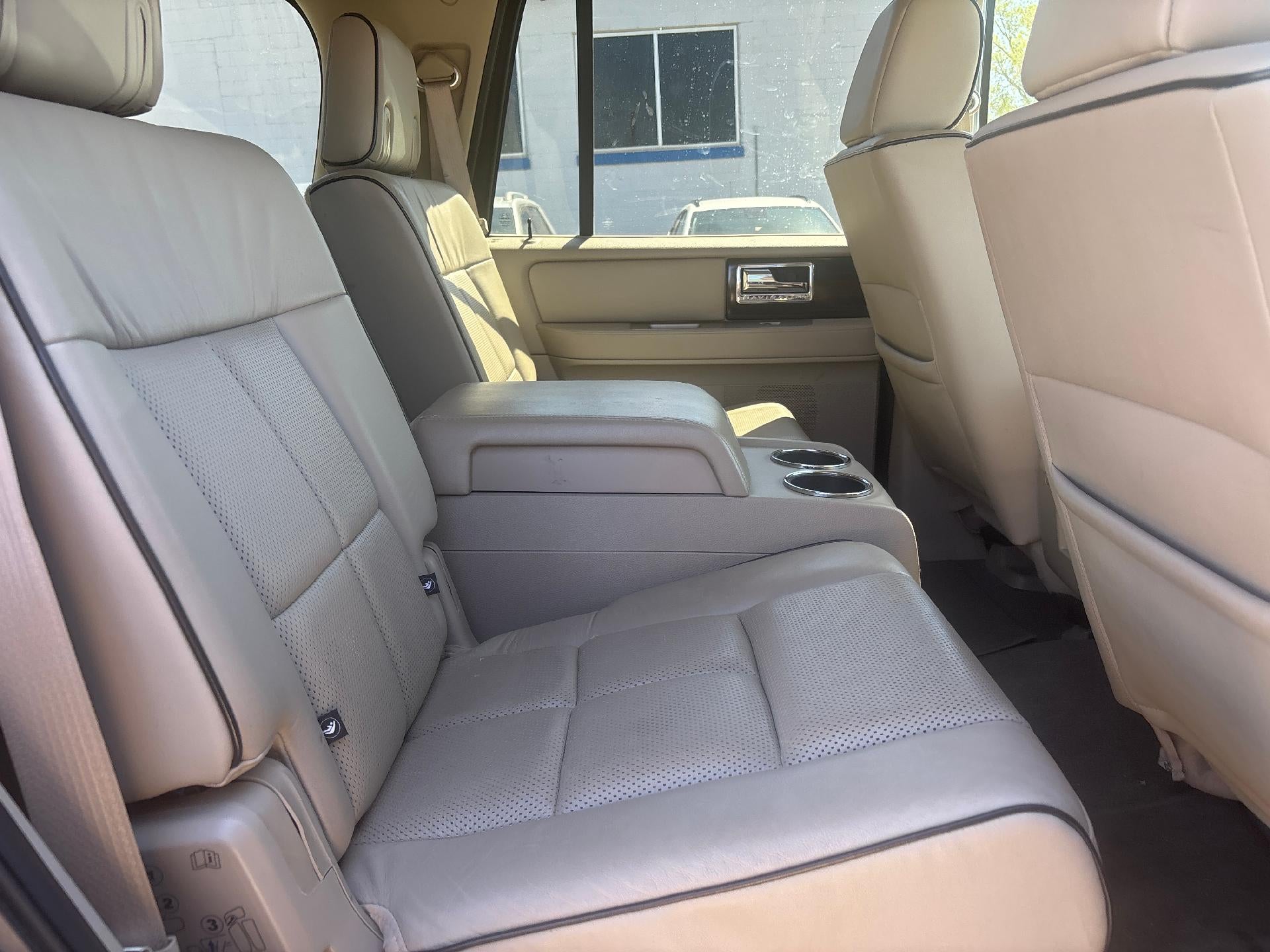 2007 Lincoln Navigator Base