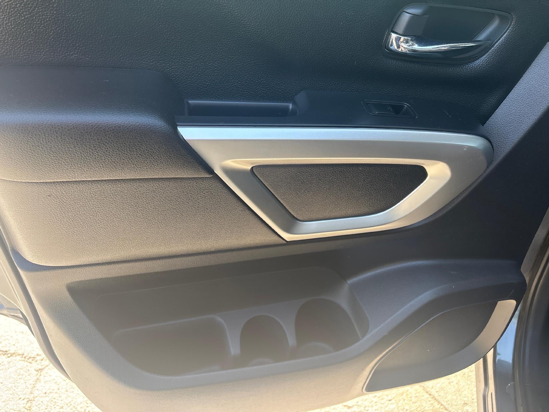 2022 Nissan Titan SV