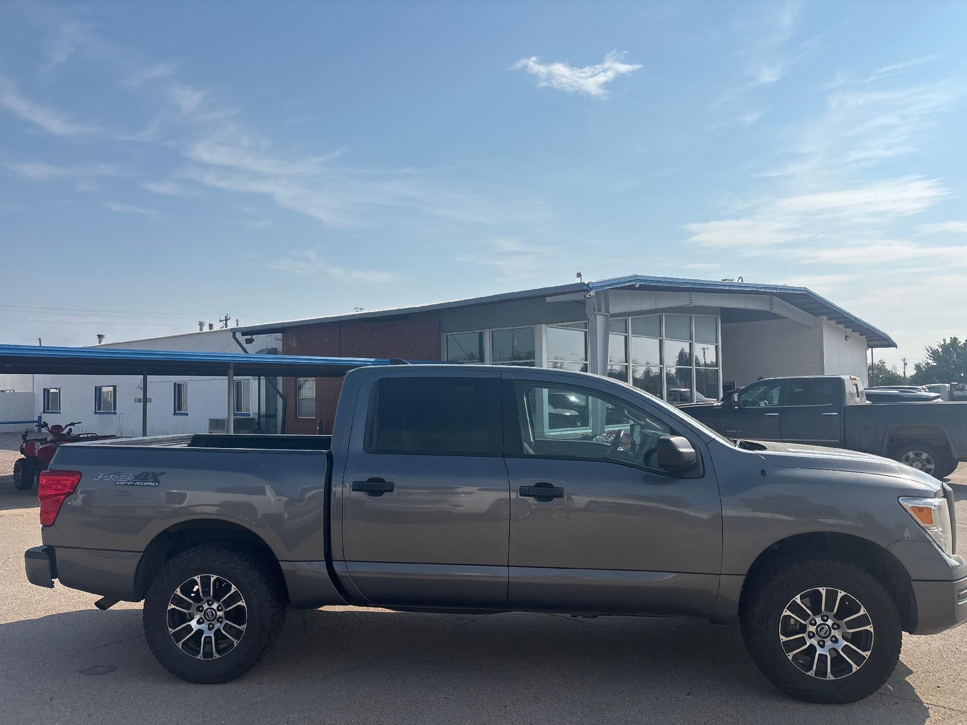 2022 Nissan Titan SV